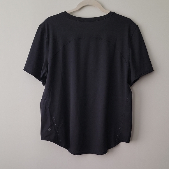 Lululemon Black T-Shirt - Picture 3 of 12